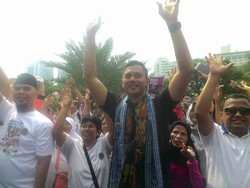 Ditemani Ahmad Dhani dan Mulan, Agus Goyang Maumere di Lapangan Banteng