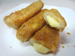 Pempek dan Cireng Juga Diberi Keju Leleh yang Mulur Creamy