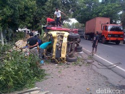 Truk Muat Jeruk Selip Tabrak Warga, Satu Tewas