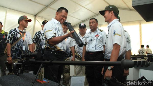 Panglima TNI : Jangan Ragu dengan Senjata Buatan Anak Bangsa