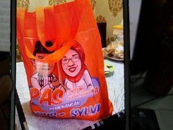 Relawan Agus-Sylvi Tebar Goody Bag Sembako, ini Kata Anies Baswedan