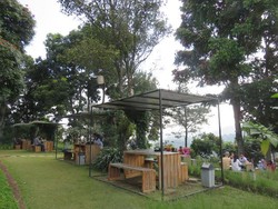 Ini 6 Tempat Makan di Bandung dengan Pemandangan Alam yang Cantik!