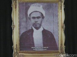Al Khairiyah Minta Jokowi Jadikan Brigjen KH Syamun Pahlawan Nasional