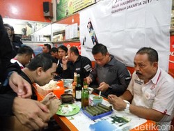 Blusukan di Pasar Koja, Agus Makan Soto dan Bicara Penataan Pasar