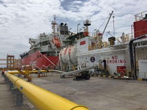 Ini Fasilitas Bongkar Muat LNG yang Dipakai untuk Melistriki Pulau Bali