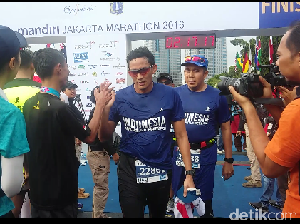 Lari di Bawah Guyuran Hujan, Sandiaga Uno Bantah Disebut Tebar Pesona