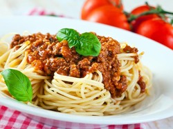 Kalau Hari Ini Tak Keluar Rumah, Mendingan Bikin Spaghetti Populer dan Enak Ini