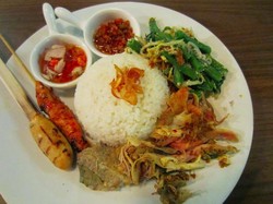 Nyam! Enaknya Jajan Sushi, Burger, dan Nasi Ayam Betutu Enak di Senopati