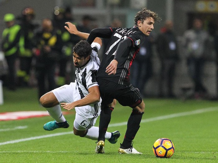 Diwarnai Keputusan Kontroversial, Milan Kalahkan Juve 1-0