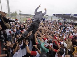 Aksi Nyentrik Agus Yudhoyono: Lompat Moshing hingga Goyang Maumere