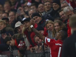 Soal Selfie Douglas Costa, Ancelotti Minta Besok-Besok Diajak Juga