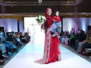 Oki Setiana Dewi Pamerkan Gaun Pengantin Syari di International Islamic Fair