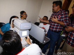 Djarot Bantah Bagi Kacamata Masuk Money Politics: Tak Ajak Memilih