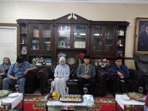 Agus Yudhoyono Silaturahmi ke Rumah Almarhumah Tuty Alawiyah