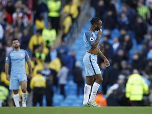 Cerita Pemain City Ditahan Pep 50 Menit di Ruang Ganti