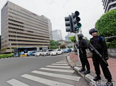 Brimob Siaga di Perempatan Sarinah