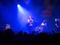 Album WALLS Kings of Leon Rajai Tangga Lagu Inggris dan Amerika