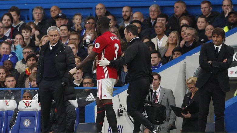 Kabar Buruk Tambahan untuk MU: Bailly Cedera Lutut Kabar Buruk Tambahan untuk MU: Bailly Cedera Lutut