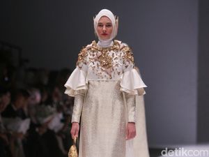 Gelora Dara Dian Pelangi, Zaskia Sungkar Tampilkan Gaya Monokrom