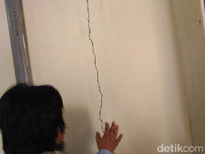 Cara Mengatasi Tembok Retak Rambut dengan Baik dan Benar Cara Mengatasi Tembok Retak Rambut dengan Baik dan Benar