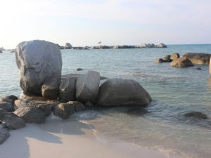 Potret Cantik Pantai Lampu di Bangka
