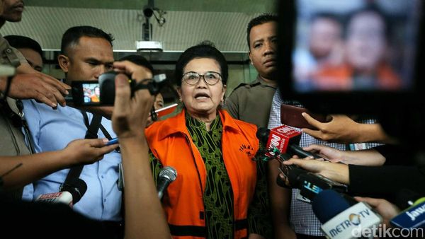 Eks Menkes Siti Fadilah Ditahan KPK