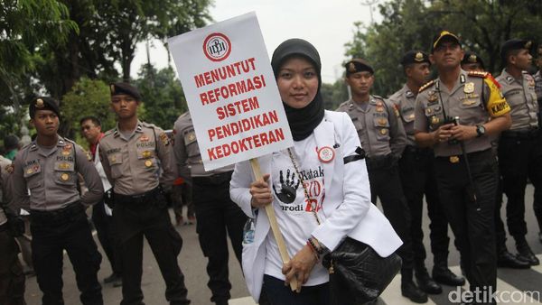 Dokter Demo Tolak Dokter Layanan Primer