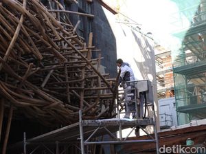 Setelah Hiasi Frankfurt, Akhirnya Instalasi Pohon Seniman Indonesia Ini Mulai Dibongkar