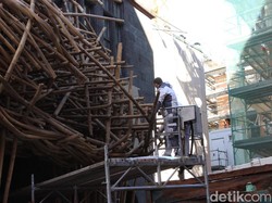 Setelah Hiasi Frankfurt, Akhirnya Instalasi Pohon Seniman Indonesia Ini Mulai Dibongkar