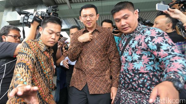 Ahok Klarifikasi Terkait Penistaan Agama di Bareskrim Polri