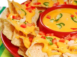 Gurih Hangat, Cheese Ball dan Nachos Berlumur Lelehan Saus Keju