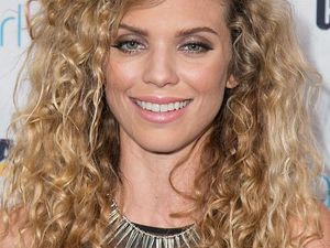 Tips Menentukan Belahan Rambut yang Tepat dari Hairstylist Selebriti