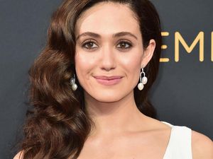 Cara Para Selebriti Membersihkan Wajah yang Bisa Kamu Tiru