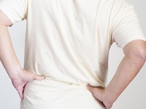 Nyeri Pinggang Sering Disepelekan, Hati-hati Gejala Awal Penyakit Autoimun Nyeri Pinggang Sering Disepelekan, Hati-hati Gejala Awal Penyakit Autoimun