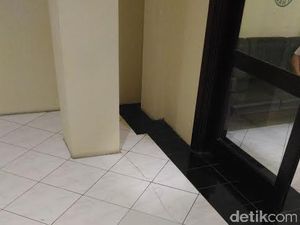 Lantai Keramik Pecah Masih Bisa Tersambung Lho, Pakai Cara Ini Lantai Keramik Pecah Masih Bisa Tersambung Lho, Pakai Cara Ini