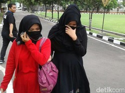 2 Istri Dimas Kanjeng Diperiksa di Polda Jatim