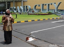Mengaku Ahli Waris Tanah Grand City, Nuraini Taruh Kendil di Pintu Masuk