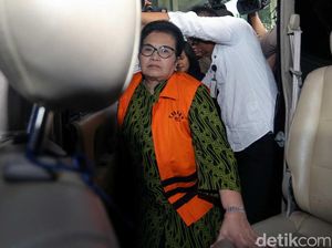 Ditahan di Rutan Pondok Bambu, Eks Menkes Siti Fadilah Mengeluh Tak Bisa Tidur Ditahan di Rutan Pondok Bambu, Eks Menkes Siti Fadilah Mengeluh Tak Bisa Tidur