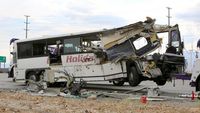 Bus Tabrak Truk di California, 13 Orang Tewas
