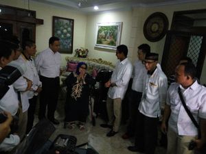 Anies-Sandi Minta Restu Relawan dan Main Basket Jelang Penetapan Calon