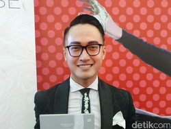 15 Tahun Berkarya, Desainer Barli Asmara Rilis Buku Perjalanan Karier