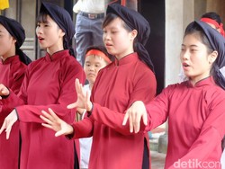 Suara Merdu dari Biduan Cantik Vietnam