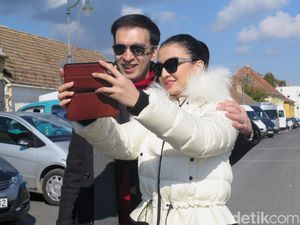 Keakraban Manoj Punjabi dan Raline Shah di Szentendre