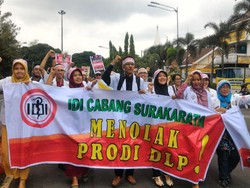 Tolak Program Layanan Primer, Ratusan Dokter di Solo Gelar Aksi