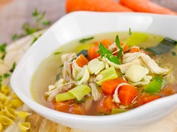 Menu Hari Ke-7: Hangatkan Tubuh dengan Sup Ayam Kampung yang Gurih