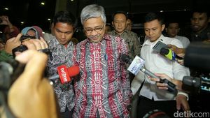Gubernur Sultra Nur Alam Diperiksa Selama 9 Jam