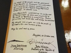 Jokowi dan Iriana Tulis Pesan Duka Cita untuk Mendiang Raja Thailand