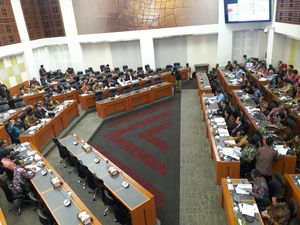 Pemerintah dan DPR Sepakati Penerimaan Dalam APBN 2017 Rp 1.750 T Pemerintah dan DPR Sepakati Penerimaan Dalam APBN 2017 Rp 1.750 T