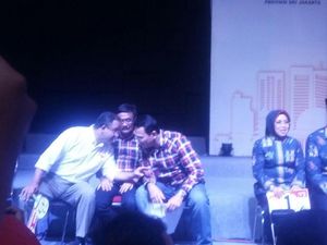 Ahok-Anies Ngobrol Akrab di Panggung Pengundian Nomor Urut, Bahas Apa?