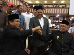 Cairkan Suasana Pengambilan Nomor Urut, 3 Cagub Aceh Salam Komando Bareng
